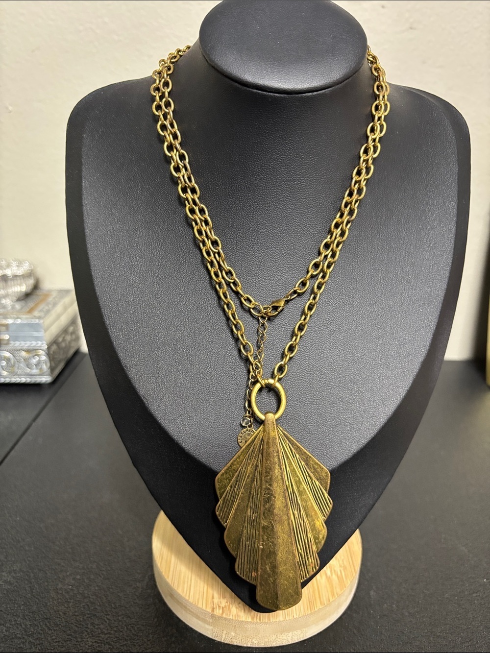 Vintage Liz Claiborne Gold-Tone Layered Fan Pendant Necklace Women Jewelry